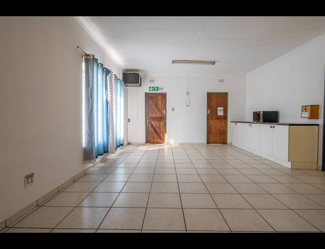 600M² BUILDING FOR SALE IN HURLYVALE